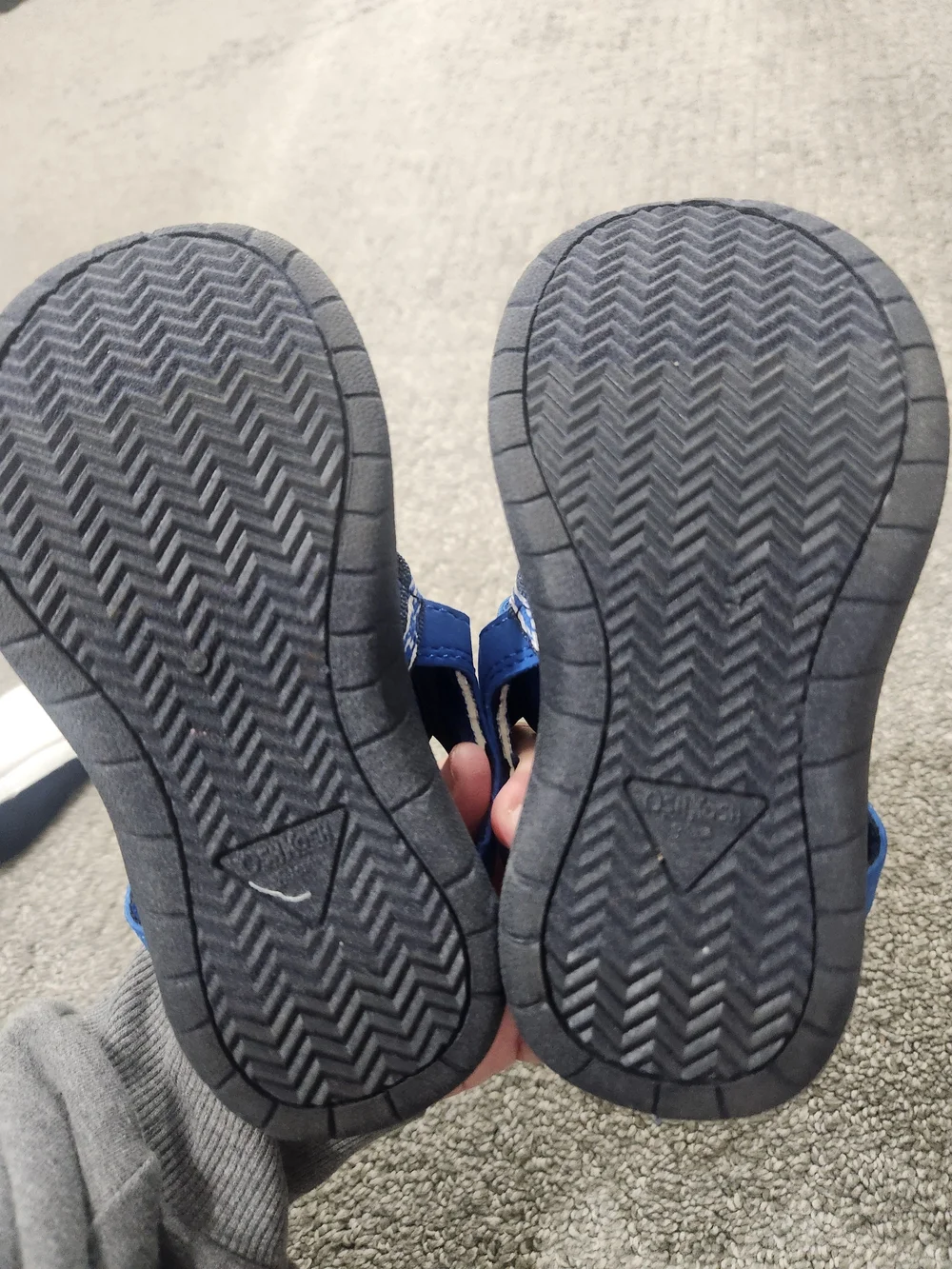OshKosh B'gosh Navy & Royal Blue Kids Water Shoes Size 8 .